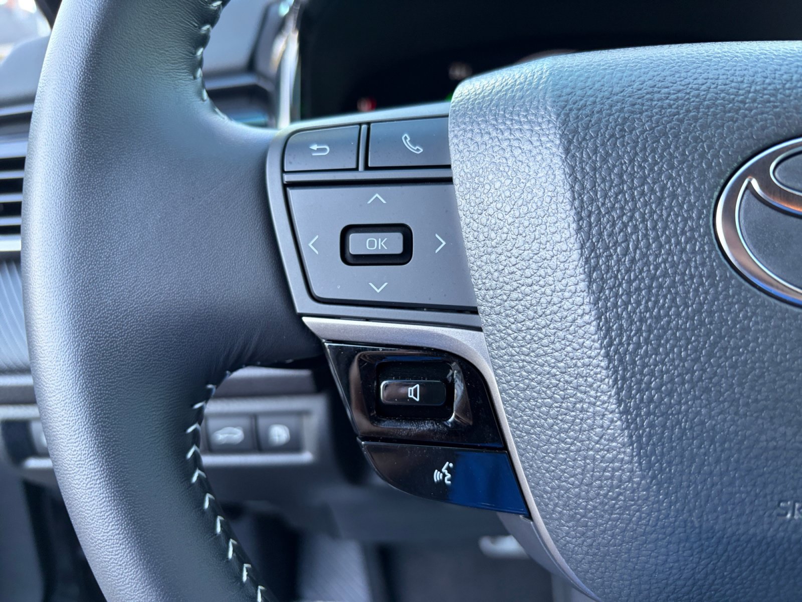 Used 2026 Toyota Camry SE w/ Convenience Package FWD image 14