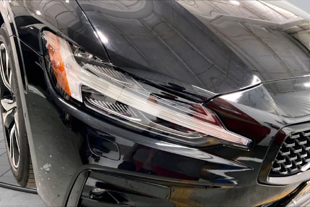 Certified 2025 Volvo S60 B5 Plus FWD image 31