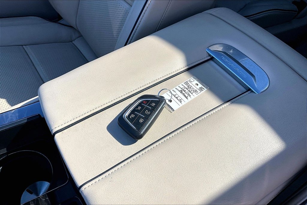 Used 2023 Cadillac Escalade ESV Premium Luxury w/ LPO, Floor Liner Package AWD/4WD image 10