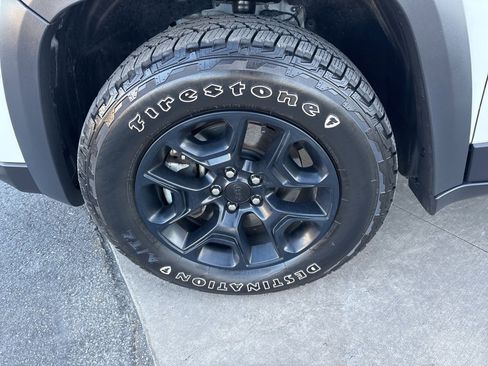 Used 2022 Jeep Cherokee Latitude w/ Sun & Sound Group image 11