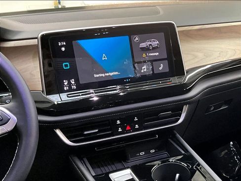 Used 2025 Volkswagen Atlas SE w/ Black Wheel Package image 9