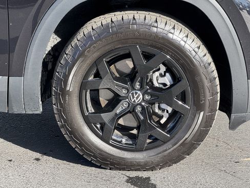 Used 2025 Volkswagen Atlas Peak Edition SE image 12