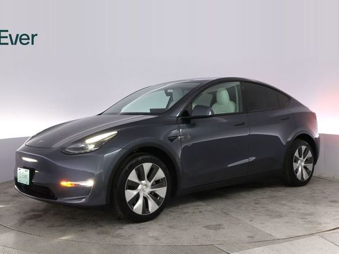 Used 2023 Tesla Model Y Long Range AWD/4WD image 18