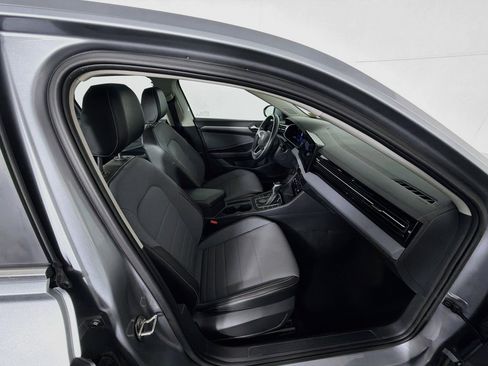 Used 2025 Volkswagen Jetta SE FWD image 32