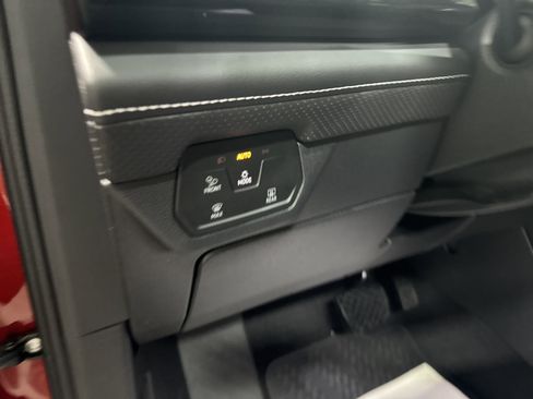 New 2025 Volkswagen Atlas SE image 16