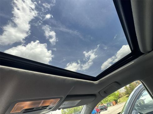 Used 2015 Toyota Highlander XLE AWD/4WD image 16