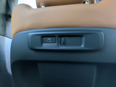 Used 2023 BMW X5 xDrive40i w/ M Sport Package AWD/4WD image 36