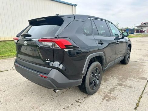 Used 2022 Toyota RAV4 LE AWD/4WD image 3