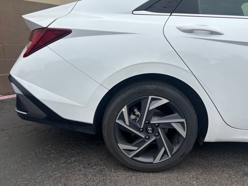 Certified 2024 Hyundai Elantra Limited FWD image 4