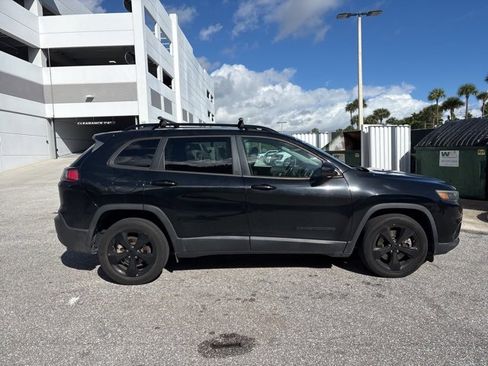 Used 2021 Jeep Cherokee Latitude Plus image 2