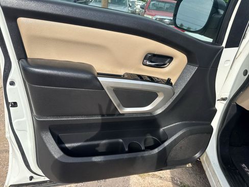 Used 2017 Nissan Titan SV RWD image 10