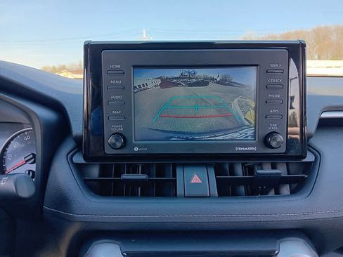 Used 2021 Toyota RAV4 LE AWD/4WD image 25