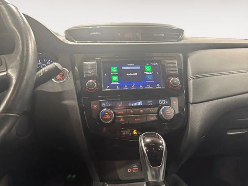 Used 2018 Nissan Rogue SL FWD image 12