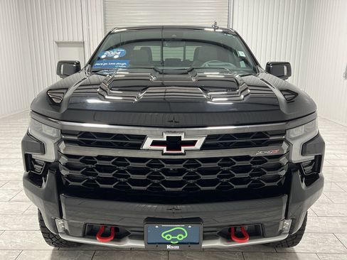 Used 2024 Chevrolet Silverado 1500 ZR2 w/ Technology Package image 29