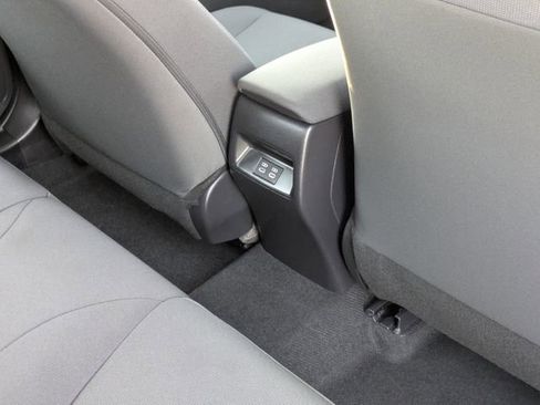 Used 2025 Toyota Corolla LE image 30