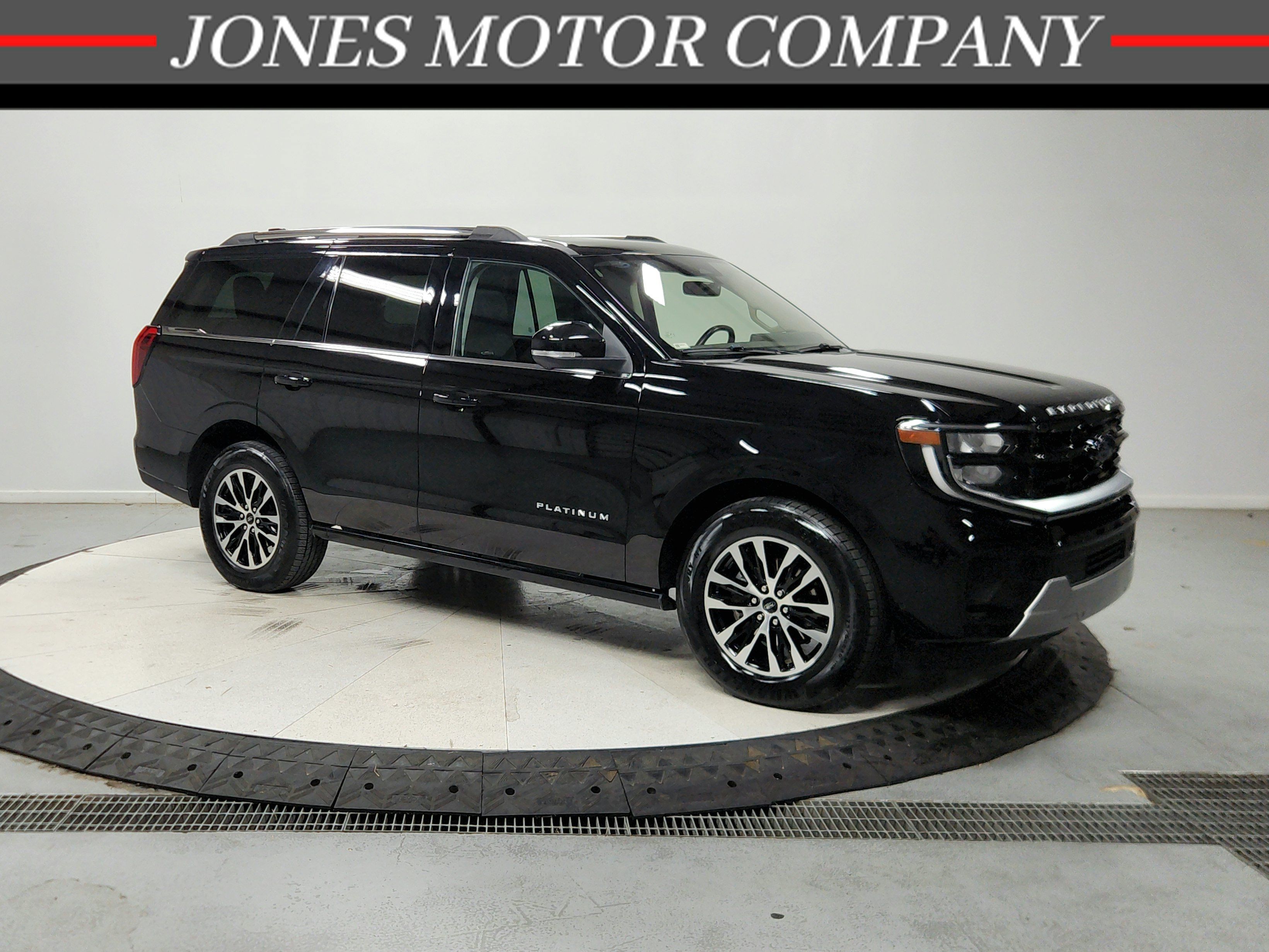 Used 2025 Ford Expedition Platinum AWD/4WD image 1