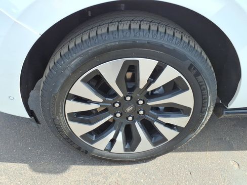 Used 2025 Ford Expedition Platinum w/ Driver's Package image 10