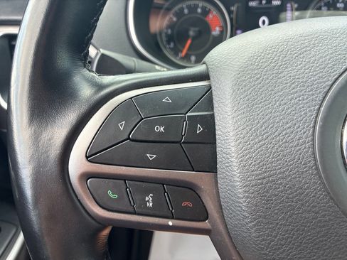 Used 2021 Jeep Cherokee Latitude Lux FWD image 24