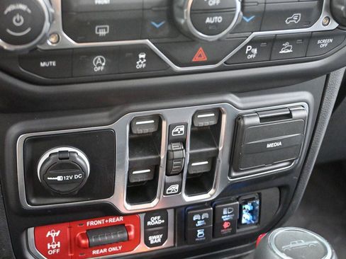 Used 2020 Jeep Gladiator Rubicon AWD/4WD image 23