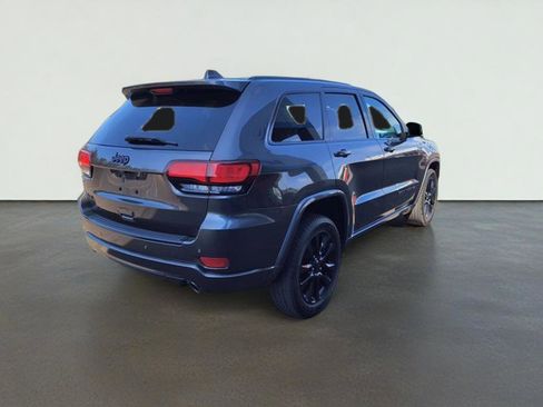 Used 2018 Jeep Grand Cherokee Altitude AWD/4WD image 8