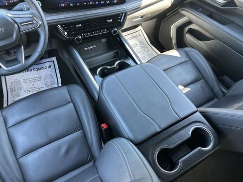 Used 2025 Chevrolet Suburban Z71 image 23