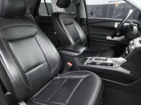 Used 2020 Ford Explorer XLT w/ Equipment Group 202A image 29