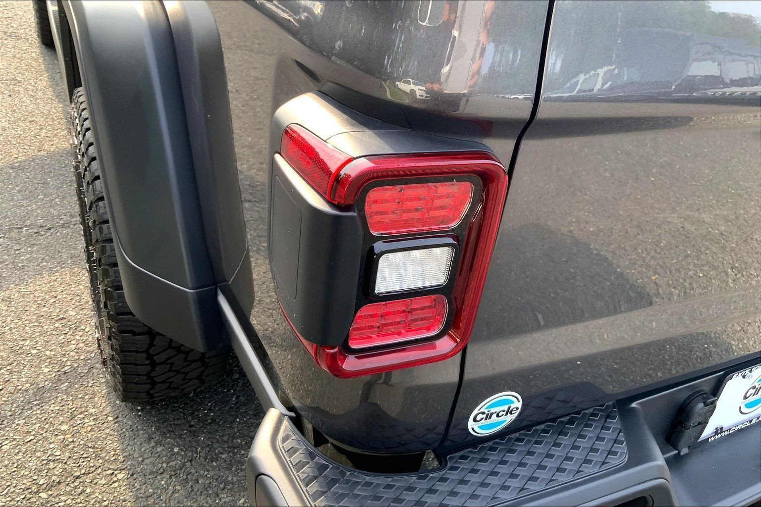 Certified 2025 Jeep Gladiator Mojave w/ Safety Group AWD/4WD image 27