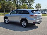 Used 2015 Toyota Highlander LE image 4
