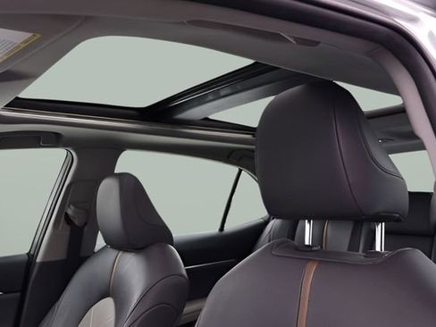 Used 2018 Toyota Camry XLE image 13