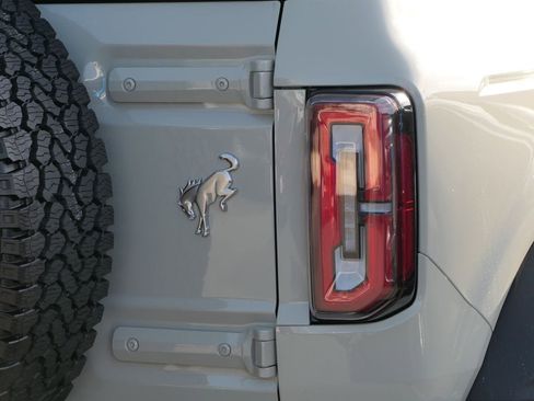 Used 2025 Ford Bronco Outer Banks w/ Sasquatch Package image 5