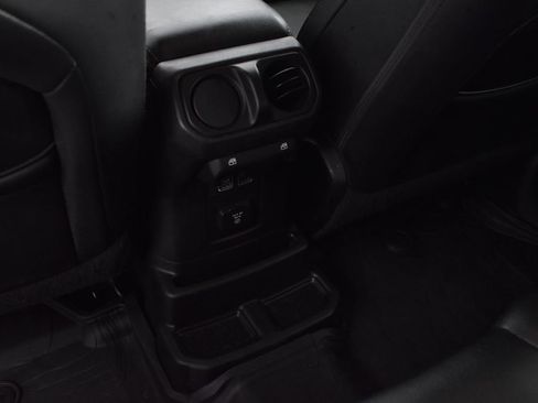 Used 2019 Jeep Wrangler Unlimited Sahara w/ Quick Order Package 24M Moab AWD/4WD image 22