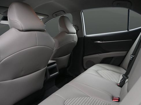 Used 2023 Toyota Camry SE FWD image 11