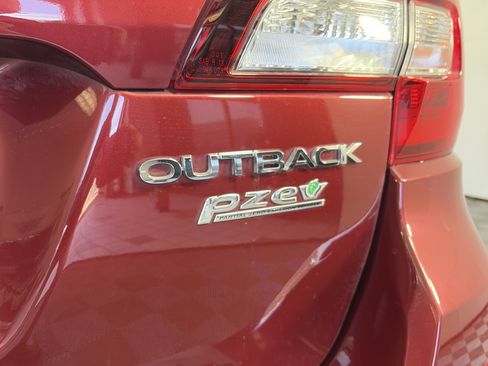 Used 2017 Subaru Outback 2.5i Limited image 17