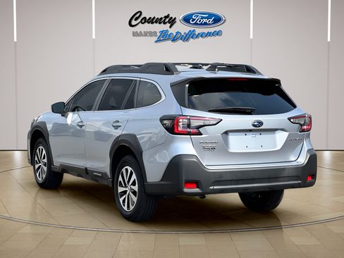 Used 2023 Subaru Outback Premium AWD/4WD image 7