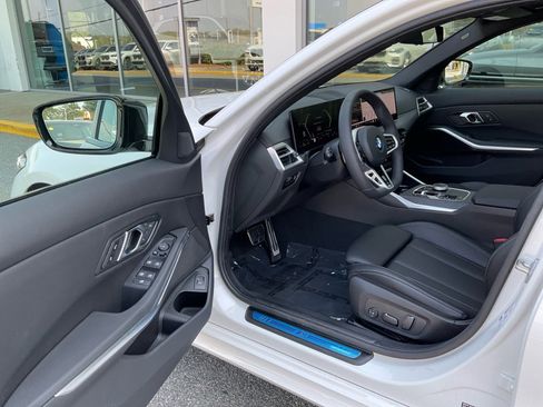 New 2026 BMW 330i Sedan w/ M Sport Package image 31