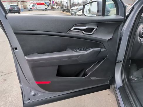 Used 2025 Kia Sportage LX image 18