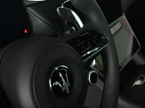 Used 2025 Maserati Grecale GT image 19