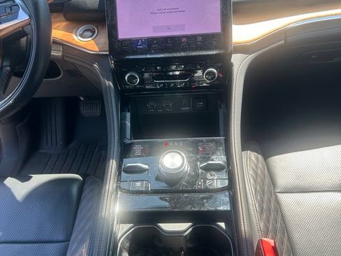 Used 2025 Jeep Grand Cherokee Summit AWD/4WD image 10
