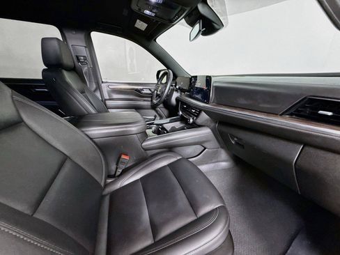 Used 2025 Chevrolet Suburban LT w/ Comfort Package RWD image 15