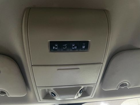 Used 2015 Chrysler Town & Country Touring-L w/ Driver Convenience Group image 40