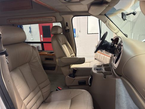 Used 2003 Ford E-150 and Econoline 150 RWD image 25