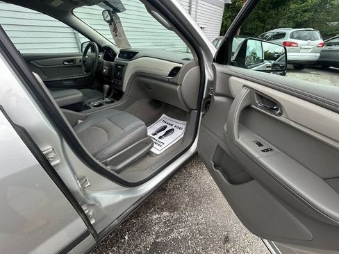 Used 2013 Chevrolet Traverse LS FWD image 9