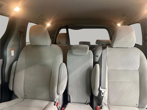 Used 2019 Toyota Sienna LE FWD image 21