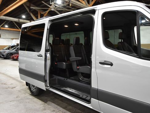 Used 2021 Mercedes-Benz Sprinter 2500 image 38