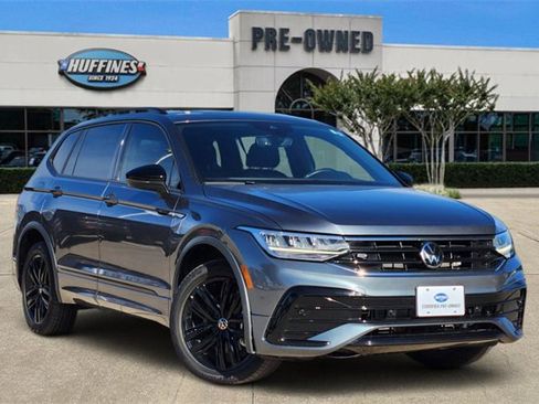 Used 2022 Volkswagen Tiguan SE R-Line image 1