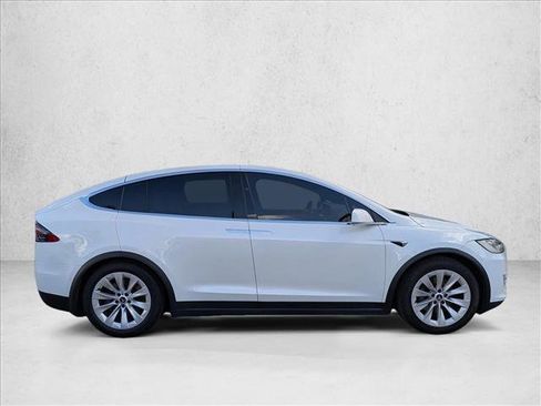 Used 2018 Tesla Model X 75D AWD/4WD image 4