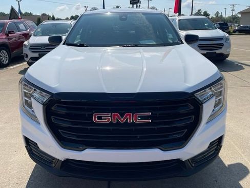 Used 2023 GMC Terrain SLE w/ Driver Convenience Package FWD image 5