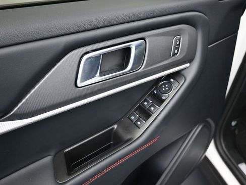 Used 2025 Ford Explorer ST-Line image 15