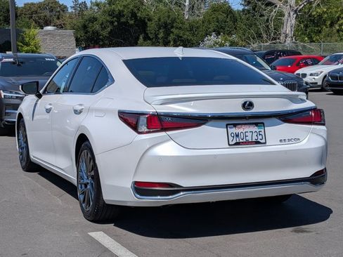 Used 2024 Lexus ES 300h w/ Accessory Package (Z2) FWD image 8