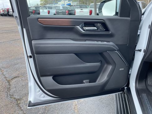 New 2026 GMC Yukon Denali w/ Denali Reserve Package image 16